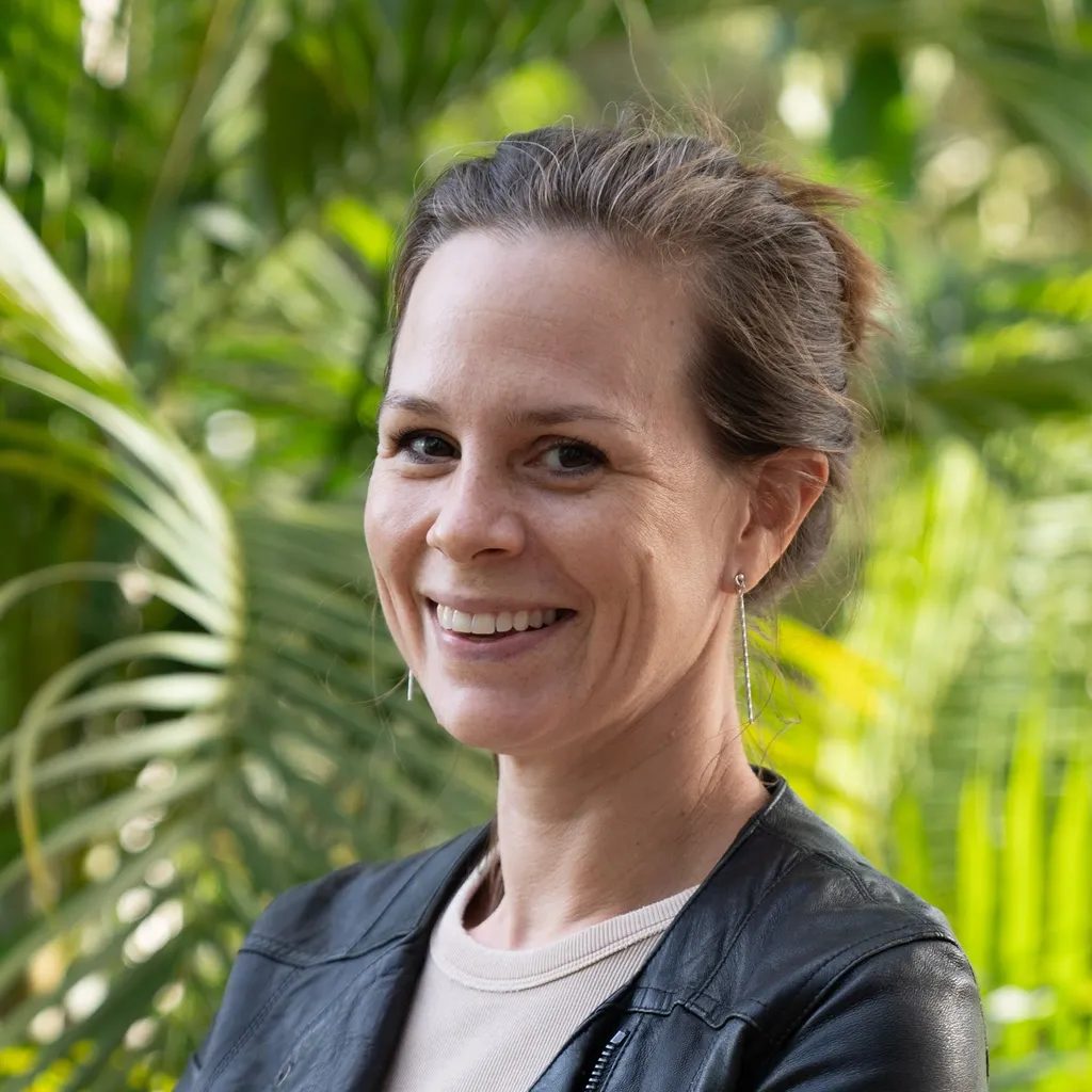 Debbie Thys