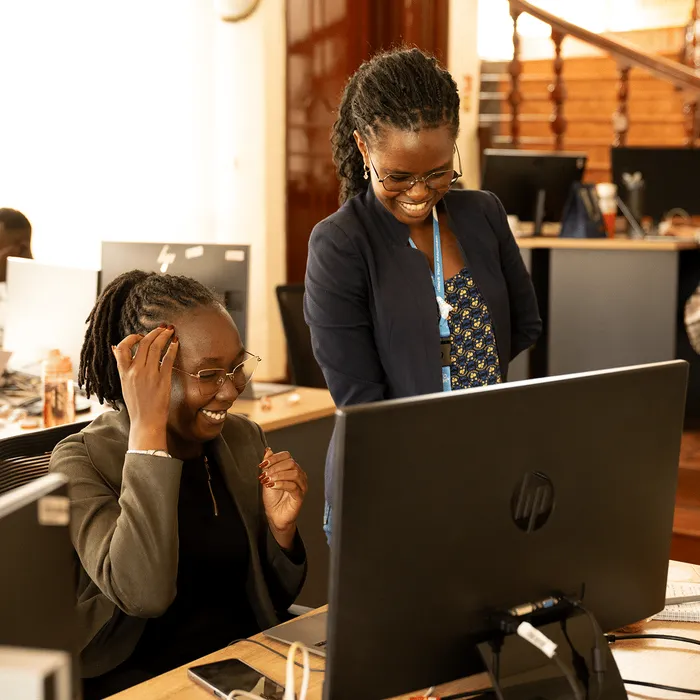 Elewa colleagues solving a problem at a workstation