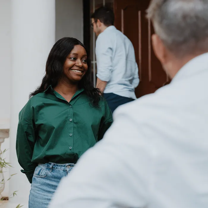 Elewa consultant speaking with a client